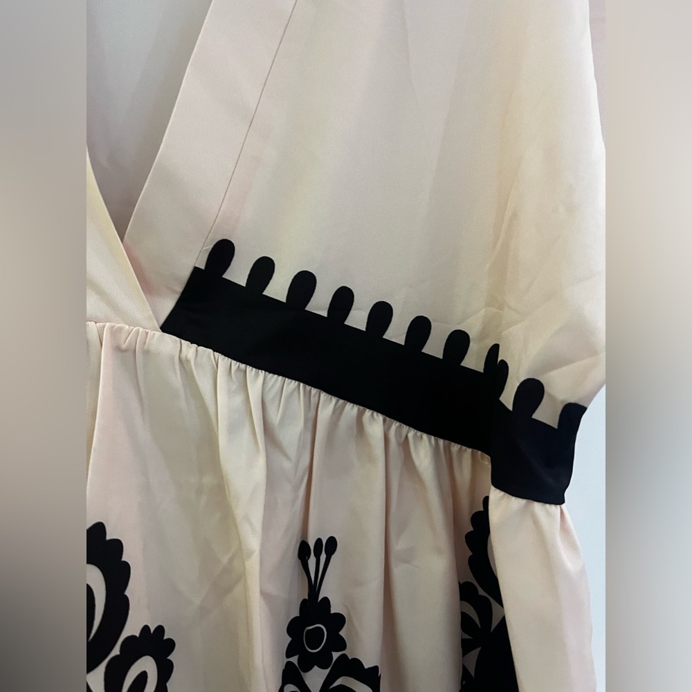 Elegant Black and White Patterned Dress - Picture 3 of 7
